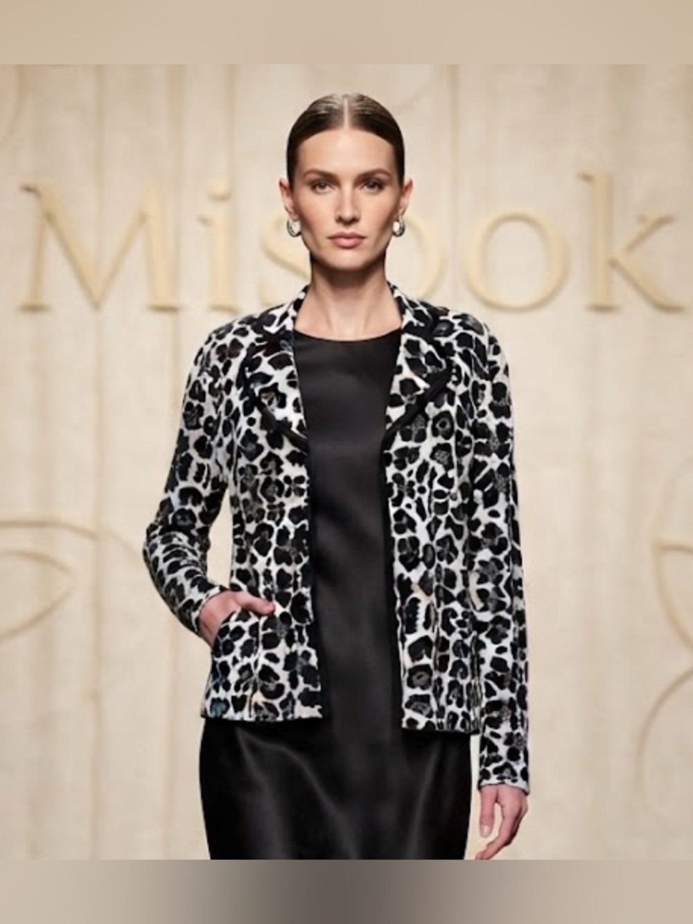 Authentic Misook designer animal print comfortable blazer sz S